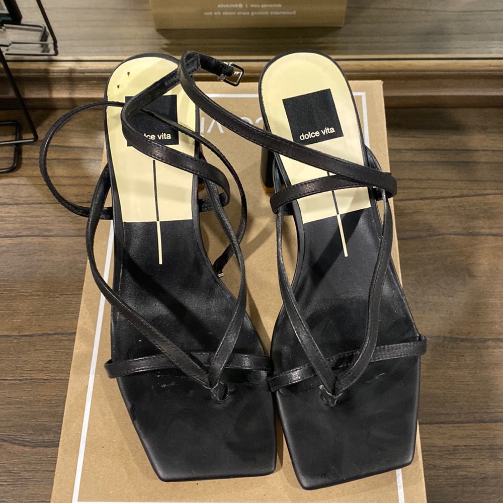 Dolce vita Paroo black sandals
